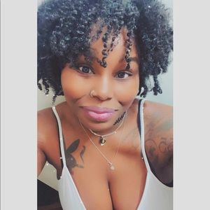 Meet your Posher, Ella